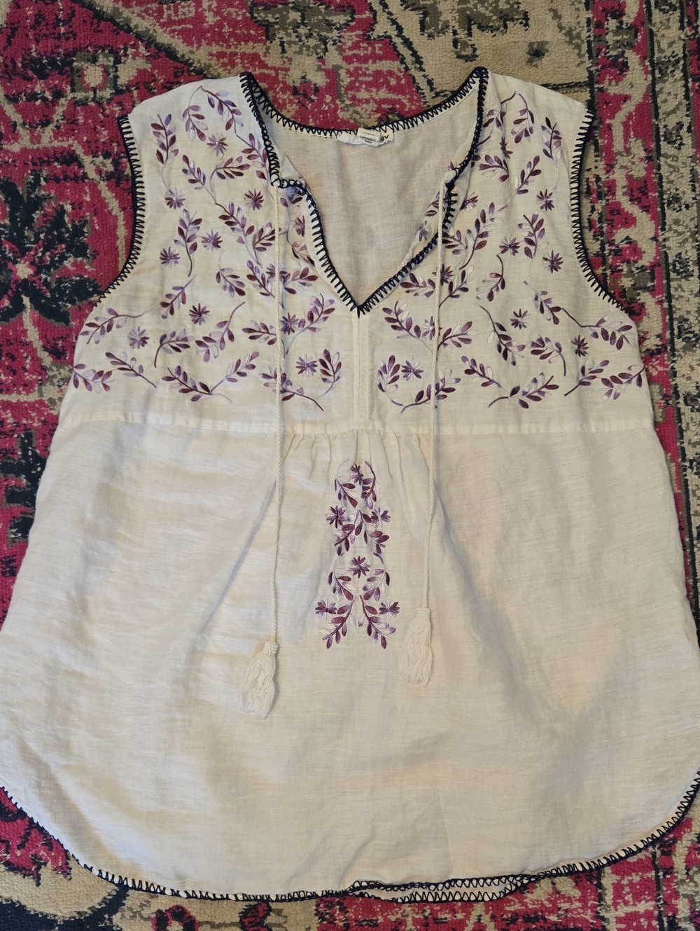 Artisan Ny White Linen Sleeveless Embroidered Blouse with Purple Floral